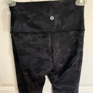 Lululemon wonder under crops